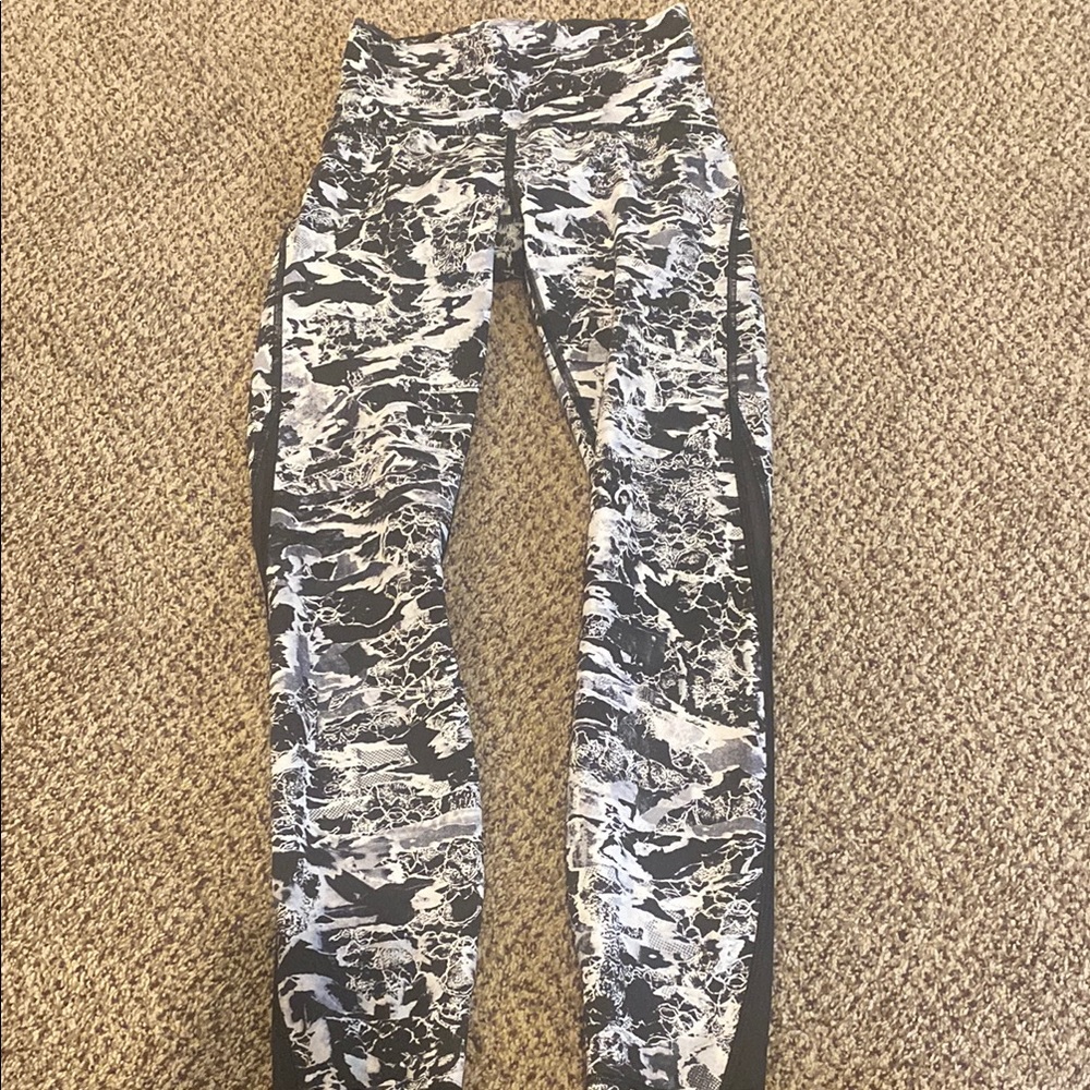 Black and White Patterned Leggings
